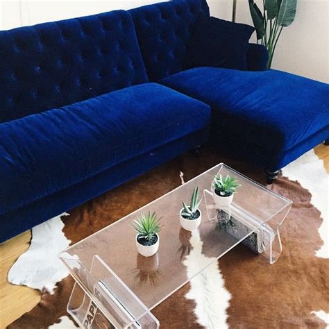 21 different style to decorate home with blue velvet sofa. weworewhat | Living room inspiration, Royal blue sofa ...