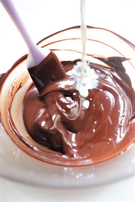 Whip cream until very soft peaks form (lines show in slightly whipped cream). Entremets chocolat (Mousse chocolat, génoise, sirop punch ...
