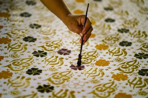 August 11 2019 Surakarta Indonesia Close Up Hand To Make Batik On