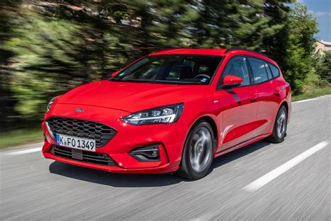 New Ford Focus St Line Estate 2018 Review Auto Express