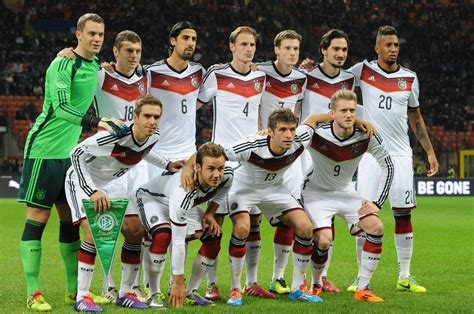 Fußball ist in deutschland volkssport volkssport (m., nur singular) sport, den viele menschen in einem land treiben. Vertrags-Aus: DFB-Weltmeister muss wohl in Bundesliga zurück
