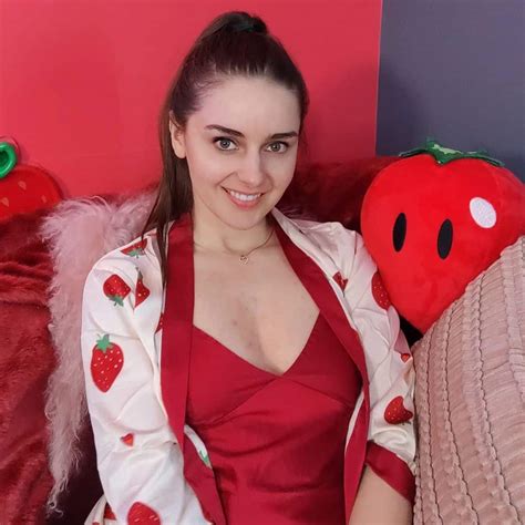 Female Twitch Streamers A List Of The Top 15 Ladies In 2020