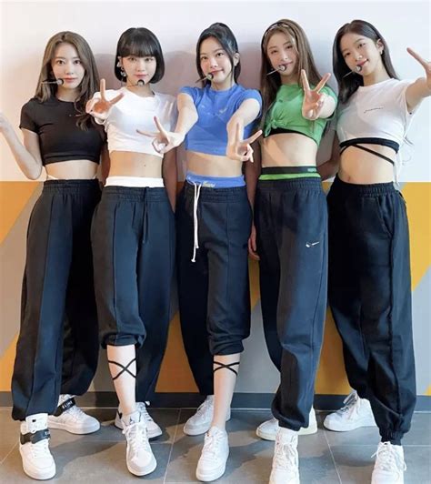 Le Sserafim Ot5 In 2022 Dance Outfits Practice Kpop Outfits Kpop Fashion Outfits
