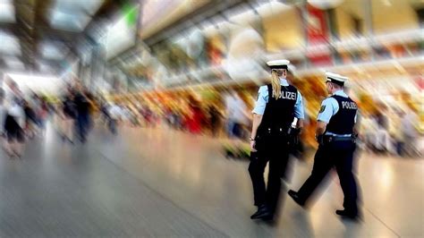 Sex Mitten Im Hauptbahnhof Polizeieinsatz