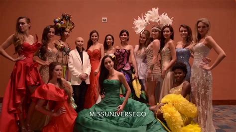 Desfile del diseñador colombiano alfredo barraza con telas e insumos de textiles y moda en la inauguración de la primera. Alfredo Barraza presenta sus vestidos en el Colombia Trade ...