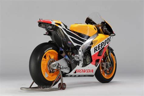Adik dari marc marquez itu resmi akan turun dengan tampilan yang sangat berbeda dengan musim sebelumnya kala masih membela repsol honda di musim debutnya di motogp 2020. 2013 Repsol MotoGP Livery Update - 600RR.net