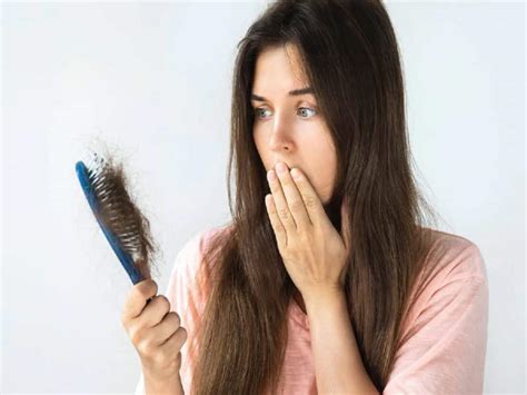 Hair Fall Home Remedies हेयर फॉल भी रोक सकती है मुल्तानी मिट्टी इन