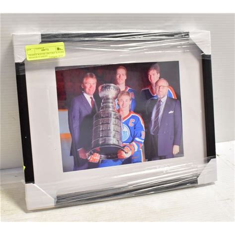 Framed Wayne Gretzky And Mark Messier Stanley