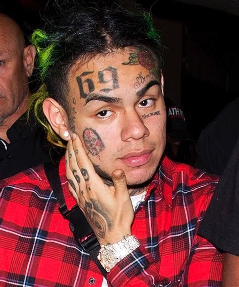 West Hollywood Ca Rapper Tekashi 69 Is Seen Surrounded By Heavy Hired Muscle While Arriving