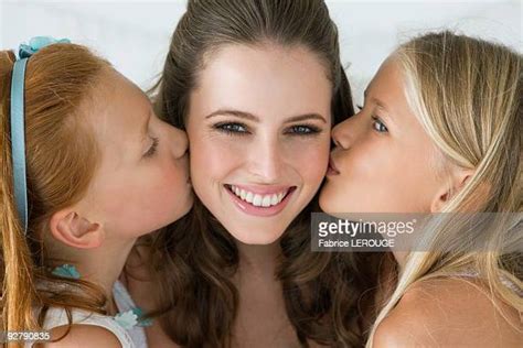 Newlywed Kiss On Cheek Photos Et Images De Collection Getty Images