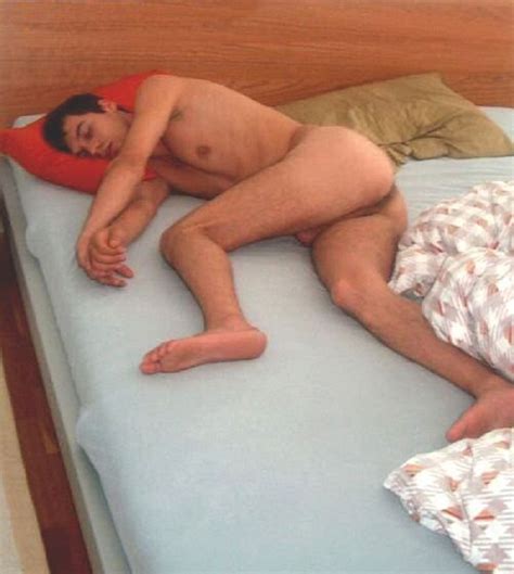 Hombres Desnudos Mas De Durmiendo Desnudo