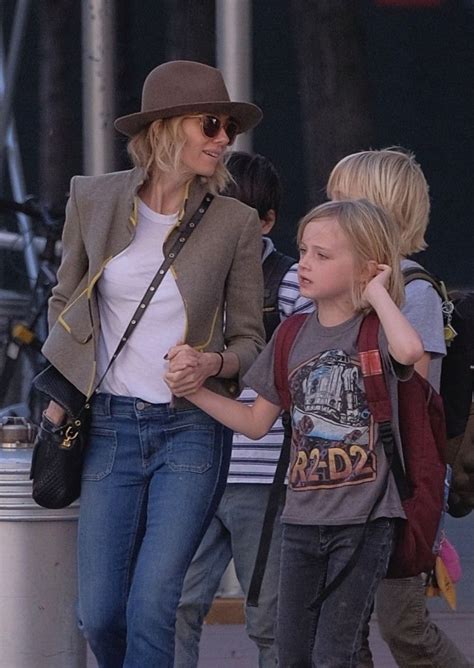 Naomi Watts Out And About With Her Children Naomi Watts Pretty