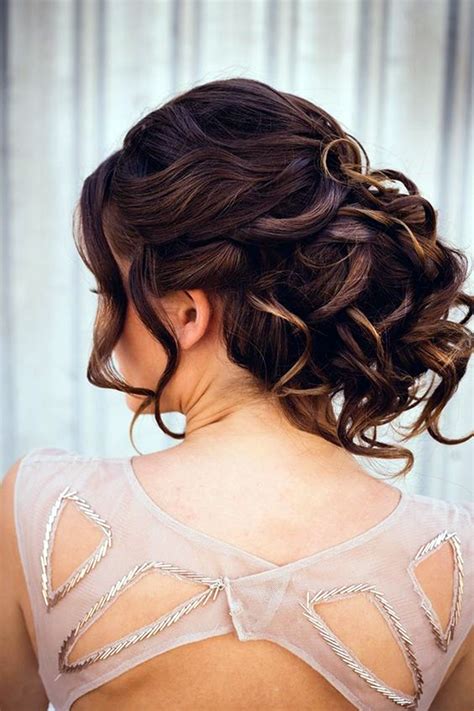 Prom hairstyles are usually for long hair you will think but definitely not. 45 Easy Medium Length Hairstyles for Women