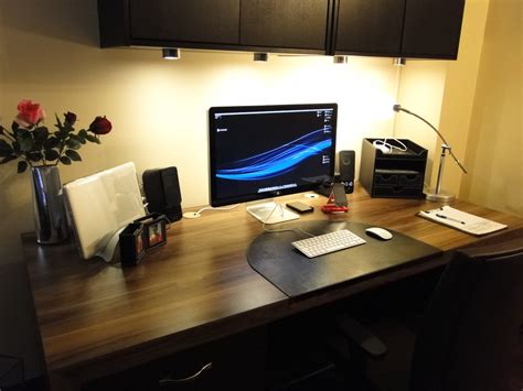 Insert the mac os x install disc 1 that came with your macbook air to install the dvd. Apple Setup December'10 | My new desk,new chair,Apple 27 ...