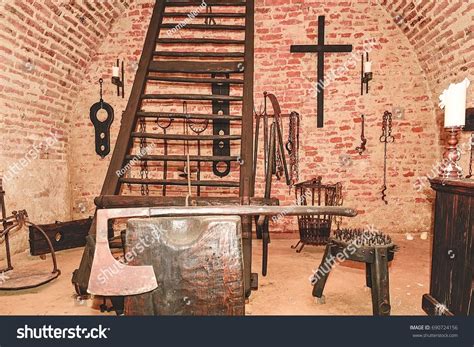 Inquisition Torture Chamber Old Medieval Torture 스톡 사진 690724156