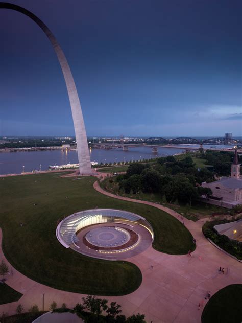 Museum At The Gateway Arch By James Carpenter Design Associates Museums
