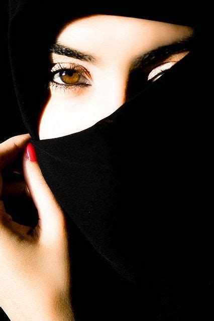 Pin By Aamina Mustafa On Avantgarde Portraits Beautiful Hijab Girls Eyes Arab Beauty
