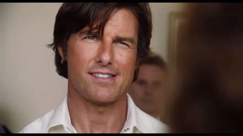 tom cruise is a smirking drug smuggler in the trailer for doug liman s american made — watch