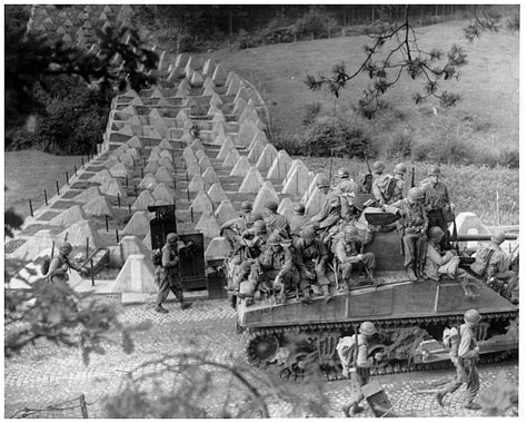 Photos American Troops Inspect The Maginot Line In 1944 A Military