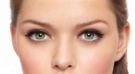 Toutes les couleurs vont aux yeux marron ! Comment se maquiller quand on est blonde