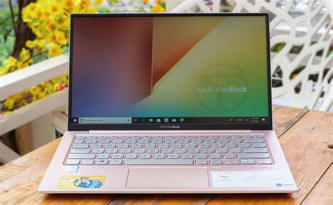 Asus Vivobook S13 S330 Review Looks Good But Feels Cheap