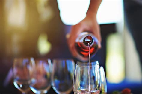 Consejos Para Servir El Vino Como Un Profesional