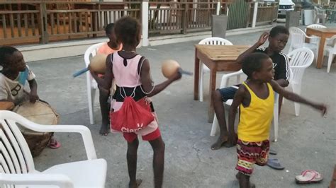 Bailando Punta En Las Bellas Playas De Tela Honduras Con Niños Talentos