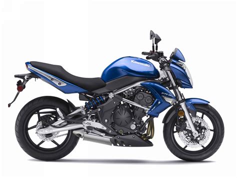 Muscular street fighter looks with an easy going personality. 2009 Kawasaki ER-6n