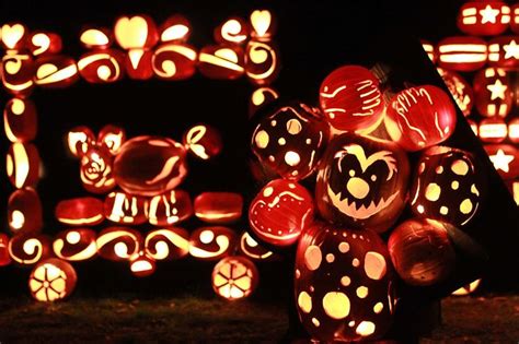 19 Insane Jack O Lantern Displays That Take Pumpkin Carving To The