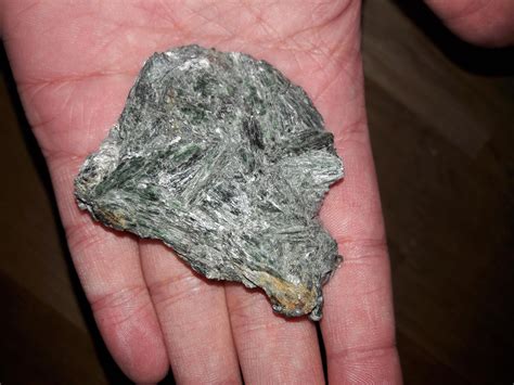 Whats This Green Mineral Rock Whatsthisrock