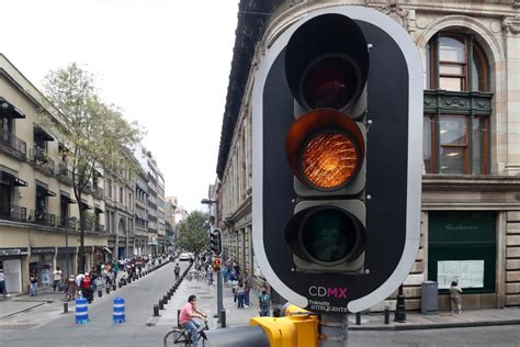 La cdmx y su semáforo epidemiológico han tenido que inventar nuevas tonalidades de naranja para no llegar al temible color rojo. Voces México