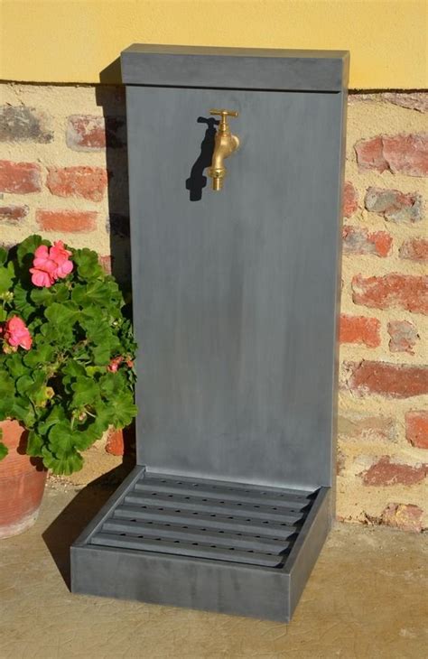 Robinet de jardin décoratif, non fonctionnel. Fontaine de jardin zinc patiné, H 80 cm, bac H 8 cm, lisse ...