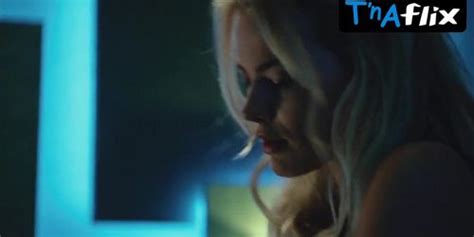 Margot Robbie Sexy Interracial Scene In Focus