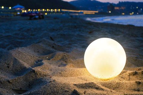 This light sphere works indoors, outdoors or underwater