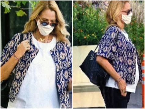 Σε μία από τις πιο απαιτητικές περιόδους, με μάχες καθημερινές στη ζωή όλων μας, έρχεται ένα δώρο θεού να φωτίσει τη ζωή μας με τη τζένη. Τζένη Μπαλατσινού: Βόλτα στο κέντρο της Αθήνας στον έβδομο ...