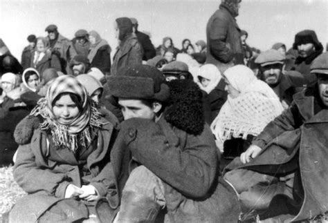 Photo Jews Being Rounded Up Outside Lubny Ukraine 16 Oct 1941