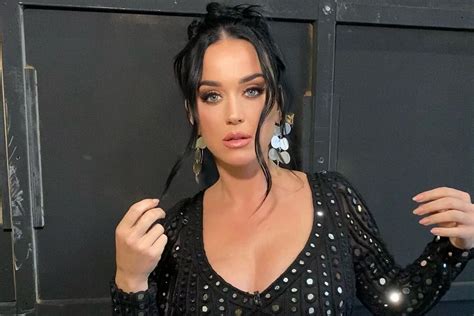 Katy Perry S Eye Glitch She Says It Was A Promotional Stunt For Her Play 2023 Show Marca