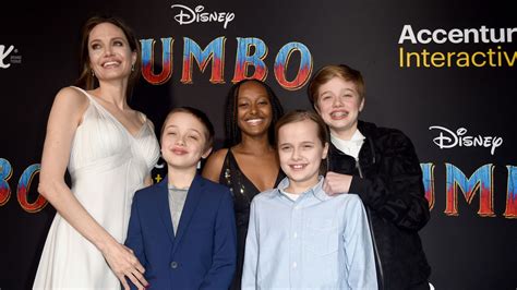 Filmstar, mutter von 6 kindern, botschafterin der uno… angelina jolie gilt vielen frauen als vorbild, auch im kampfeswillen gegen den krebs. Sie strahlt: Angelina Jolie mit Kids bei "Dumbo"-Premiere ...