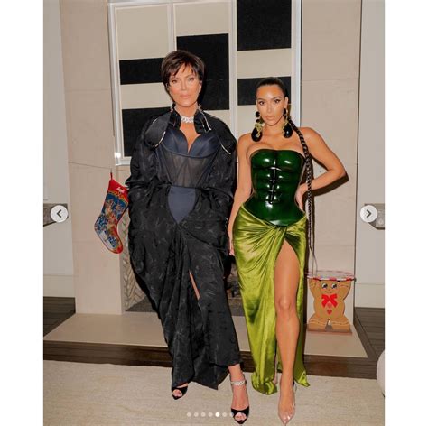 Photo Kim Kardashian Et Sa Mère Kris Jenner Fêtent Noël Décembre 2020 Purepeople
