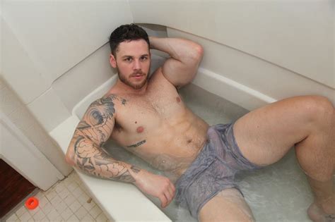 The Hottest Male Models MATTHEW CAMP IN THE BATH