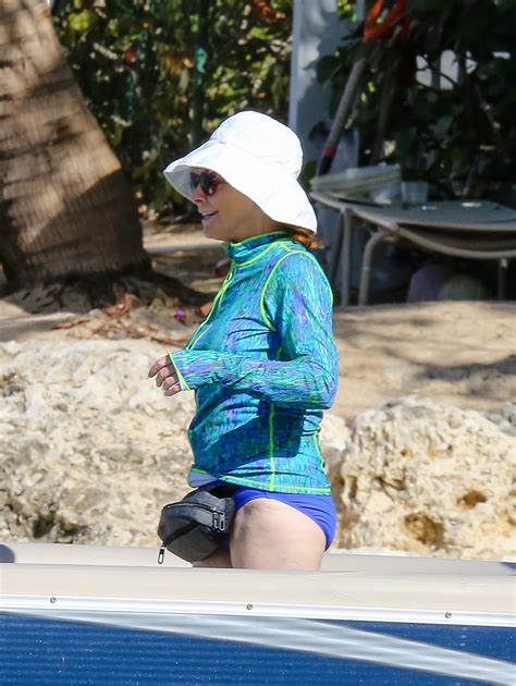 Reba Mcentire Wears Bikini Watches Turtles On Barbados Vacation