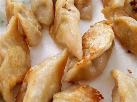 Chinese Pot Stickers Dumplings Recipe Petitchef
