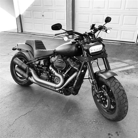 Here are a couple of pics of rusty butcher's molested fat bob with hard case performance 7 risers. Changement de guidon sur fat bob 114