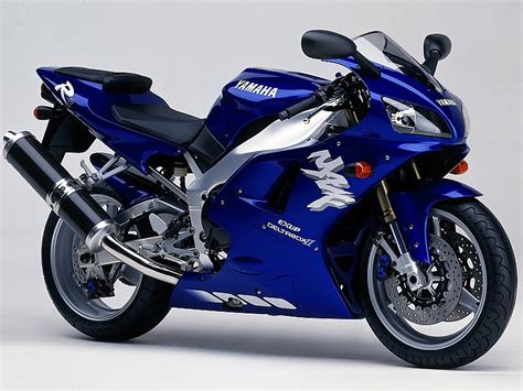 This compacting of the engine made the total engine length much shorter. La futura Yamaha YZF-R1 2020 promete cambiar las reglas ...