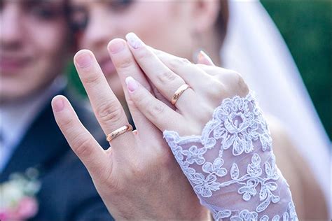 The latin word for left is sinister, which in addition to this sense also has the same senses as the english word. A Brief History Of Wedding Rings (And How To Wear Them)