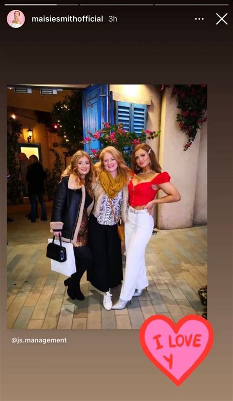 Eastenders Star Maisie Smith Poses With Lookalike Mum And Sister And