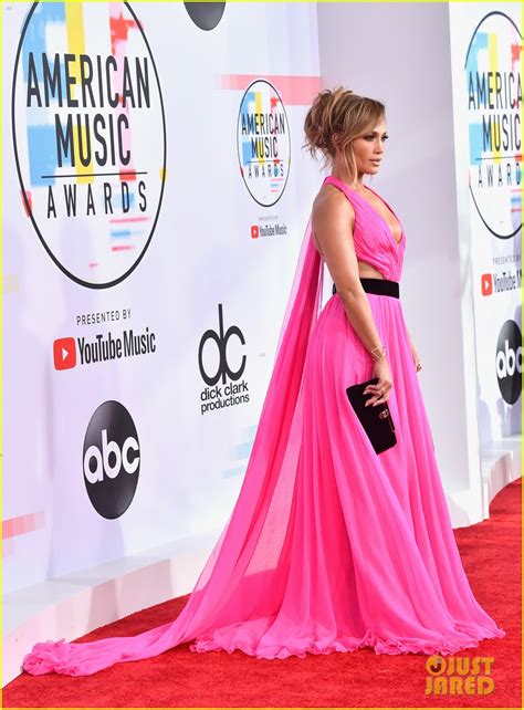 Jennifer Lopez Shows Off Some Leg At American Music Awards 2018 Photo 4161643 2018 American