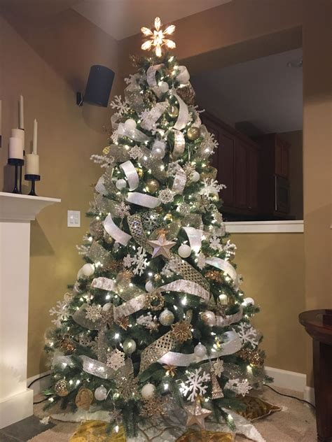 Sparkling White And Gold Christmas Tree Decoración Navideña
