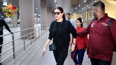 Anushka Sharma Spotted At The Airport Youtube