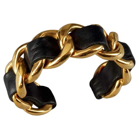 Vintage Chanel Classic Gold Chain And Leather Bangle Bracelet For Sale